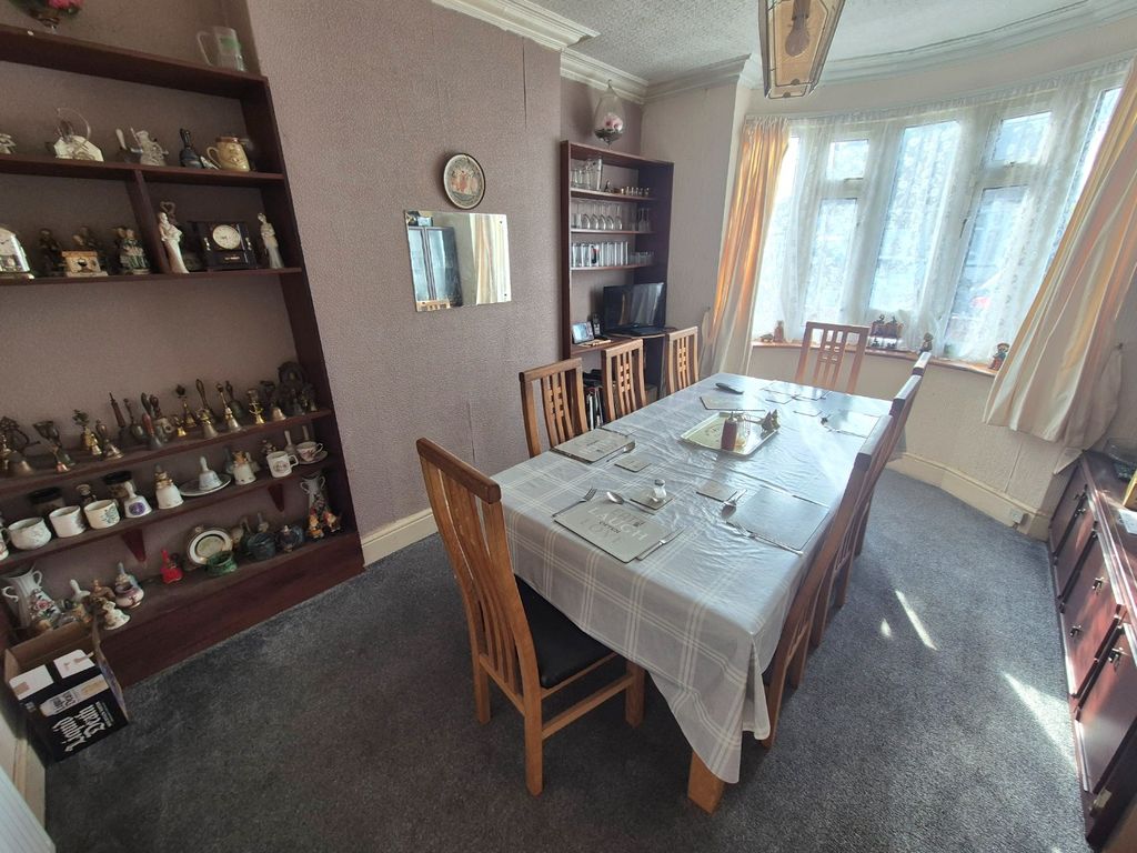 Property photo 3 of 10 4519064