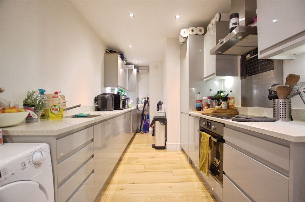 Property photo 2 of 7 Kitchen