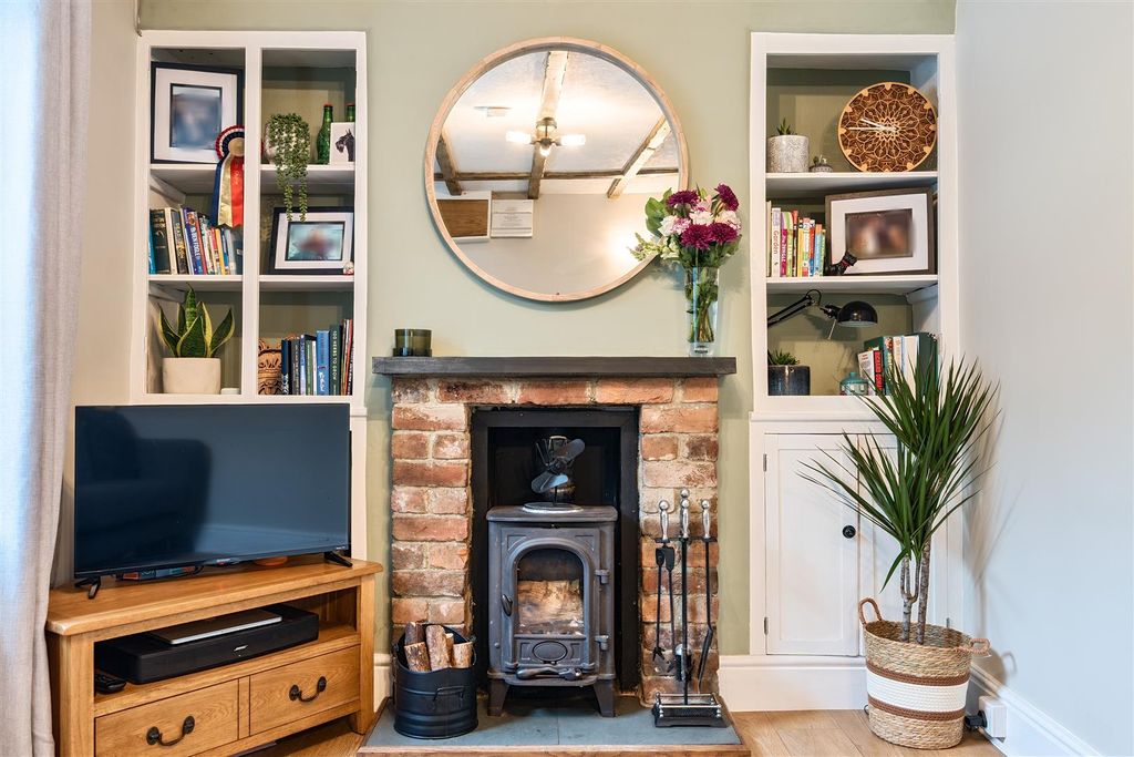 Property photo 3 of 17 Sunnydale Fireplace.Jpg