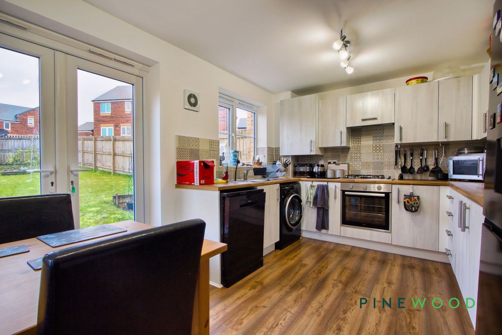 Property photo 2 of 22 Kitchen / Dining Room