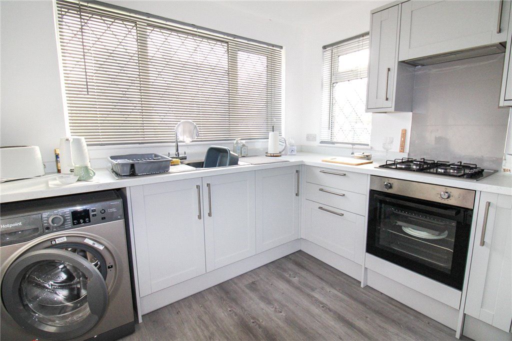 Property photo 3 of 7 Kitchen