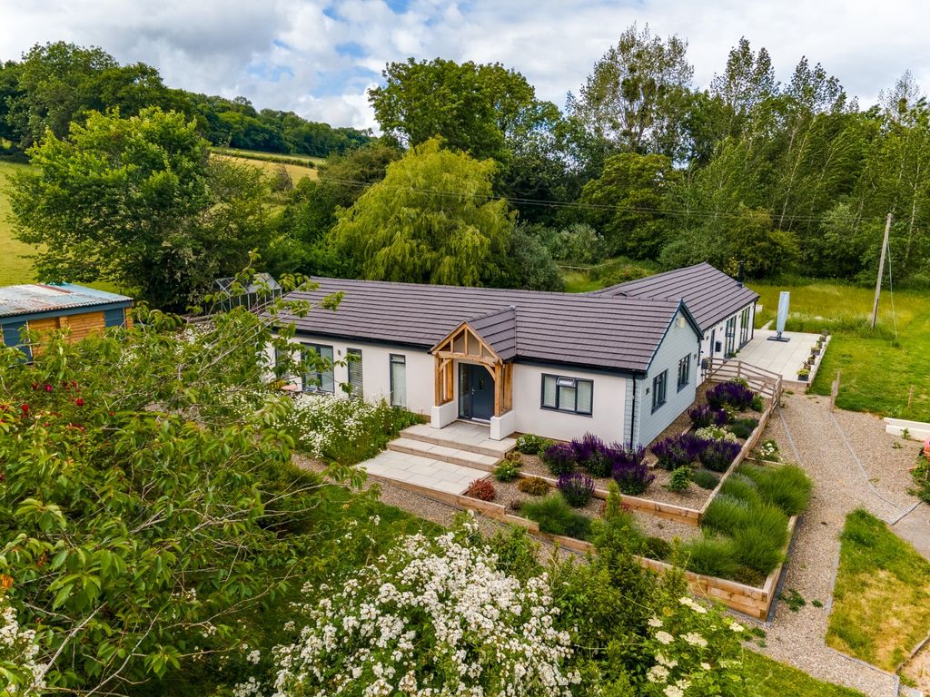 Property photo 1 of 33 Picture No. 48