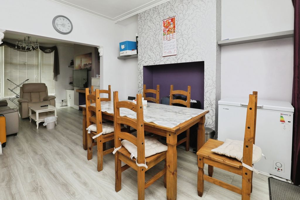 Property photo 3 of 15 Dining Room