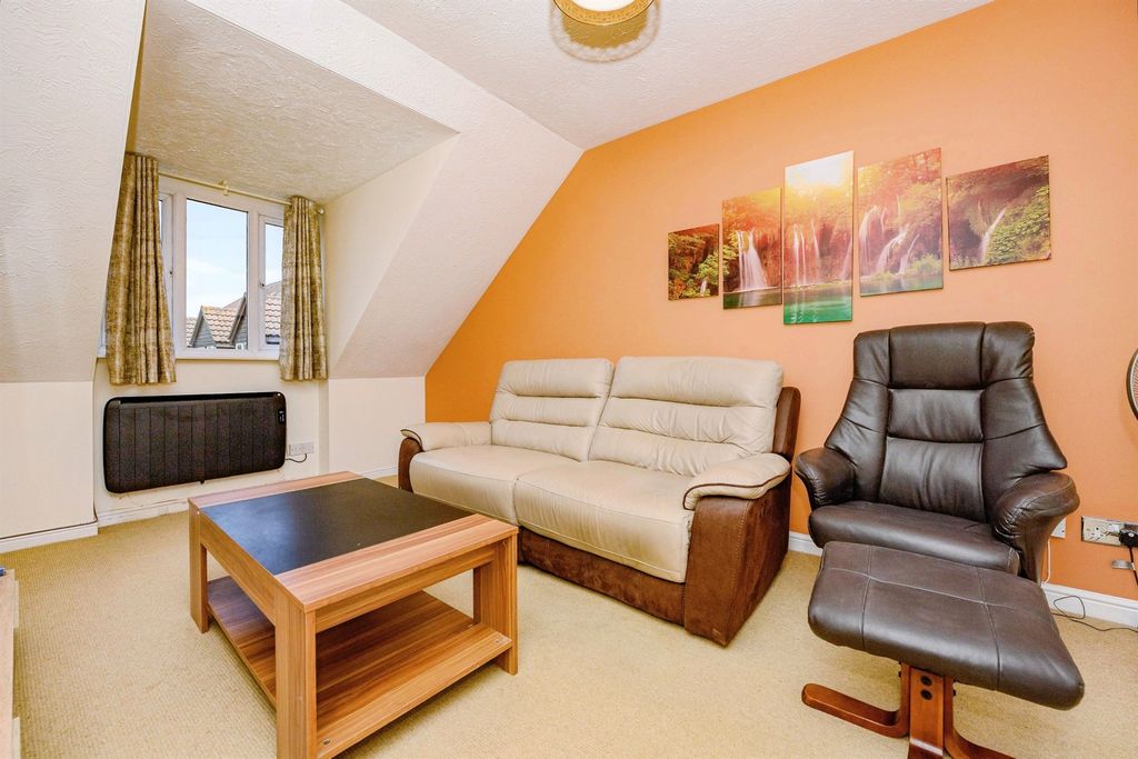 Property photo 2 of 11