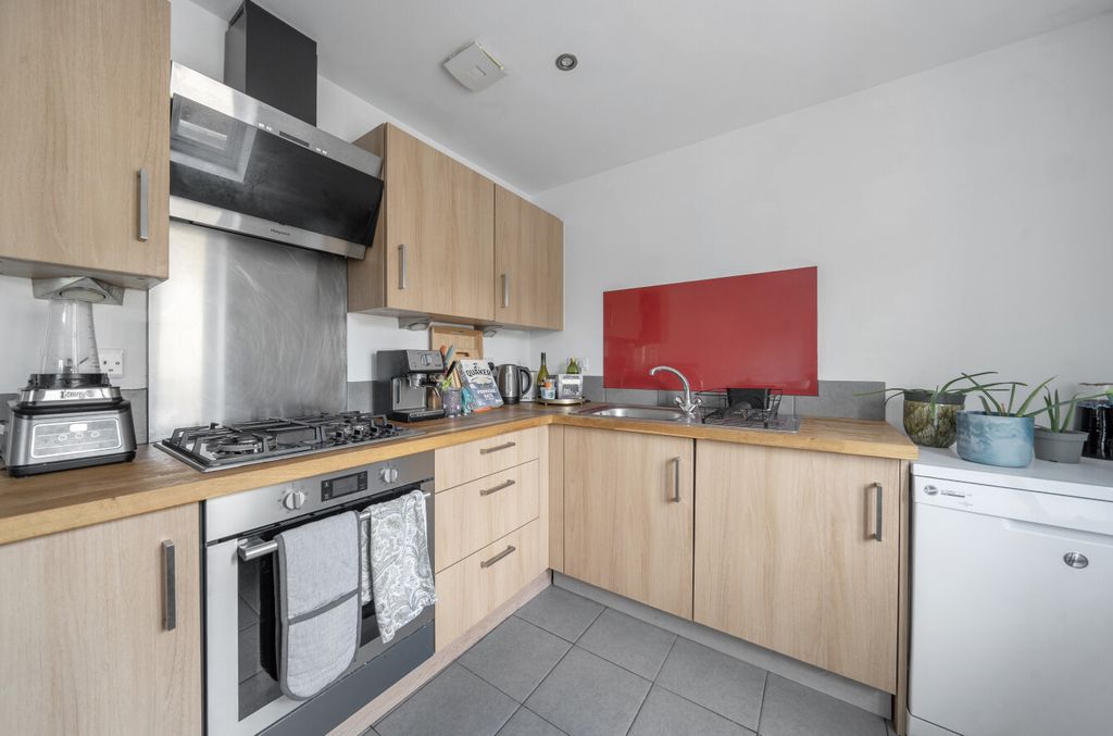 Property photo 3 of 18 1-6Ac527E47F11E-1...