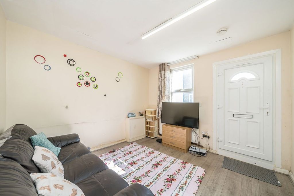 Property photo 2 of 5