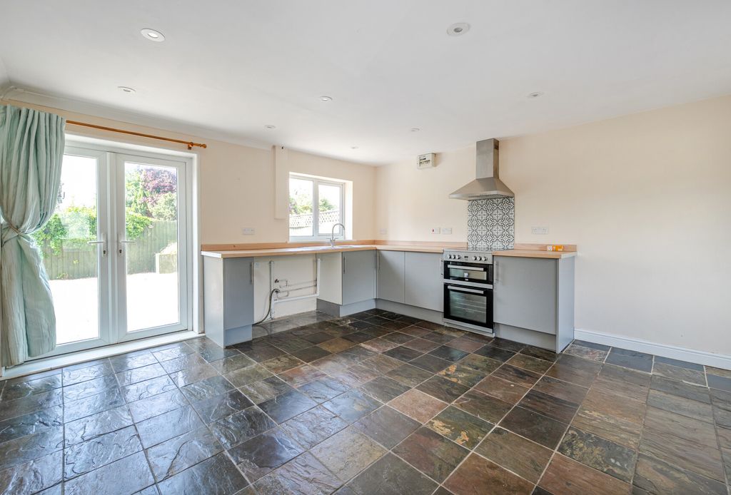 Property photo 2 of 22 1306170-15-68498c...