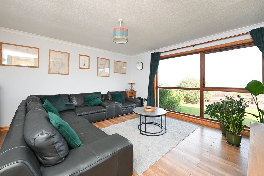 Property photo 3 of 36
