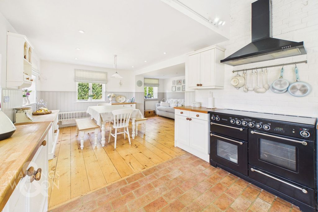 Property photo 1 of 35