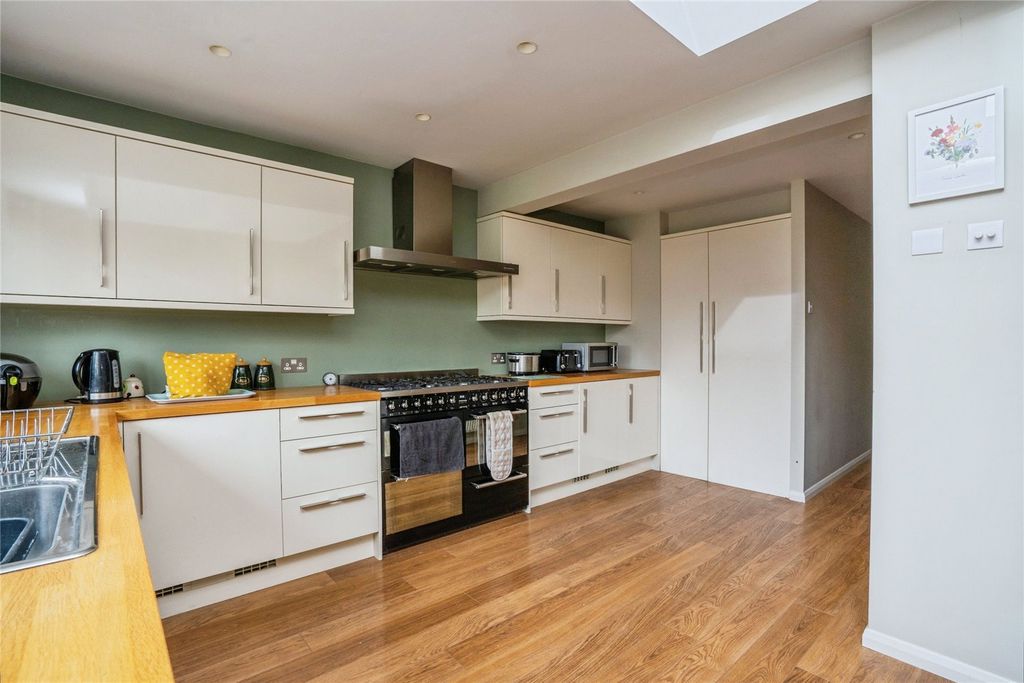 Property photo 3 of 12 Picture No. 23