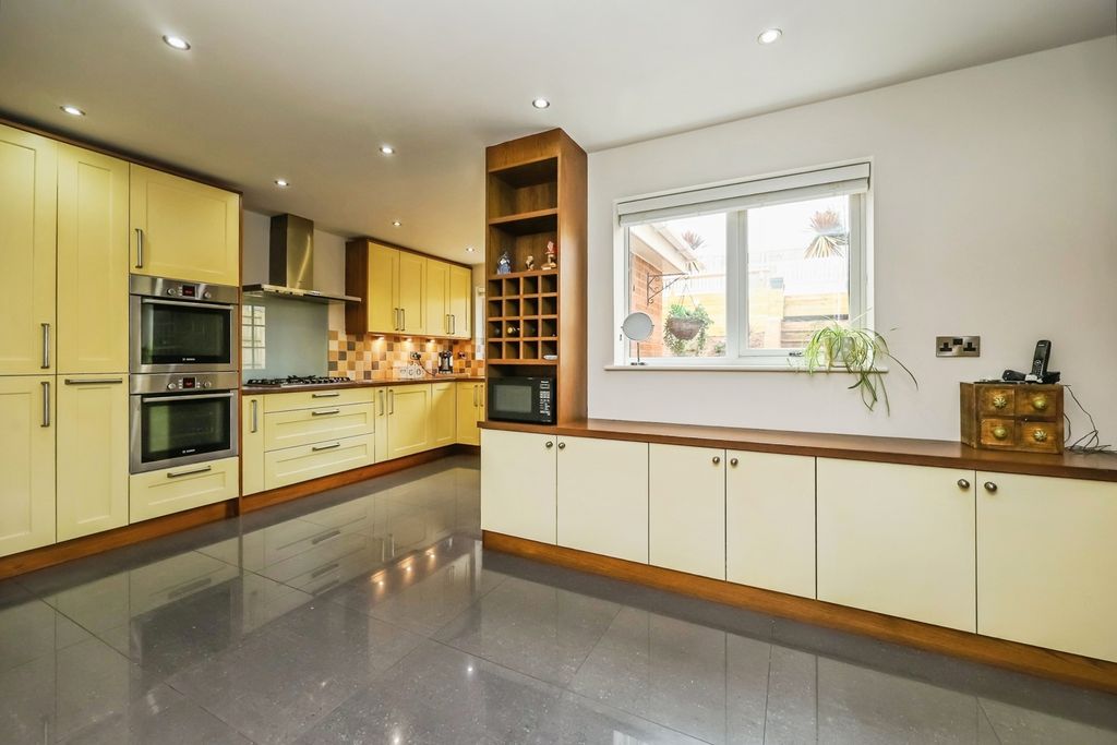 Property photo 2 of 20 Photo