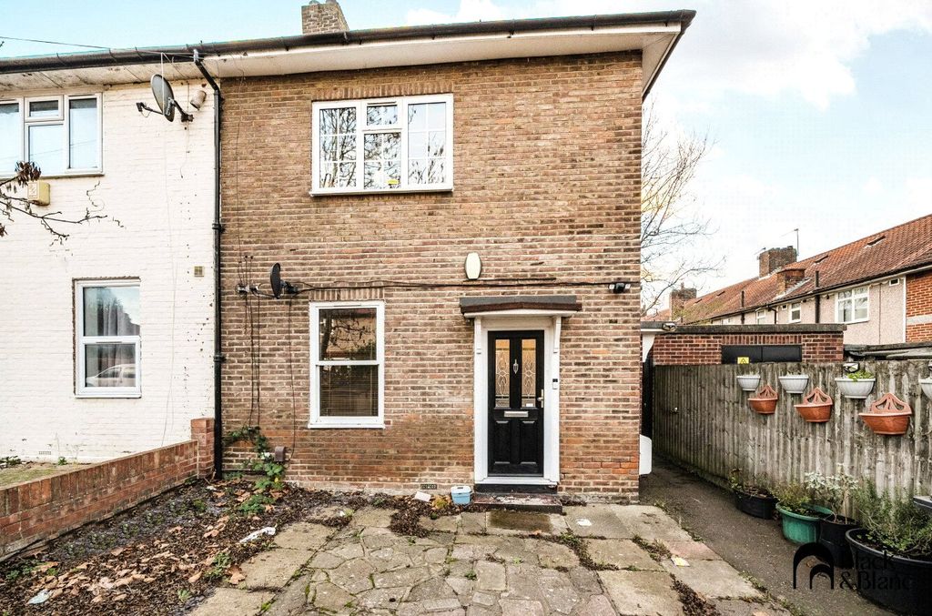 Property photo 1 of 10 External