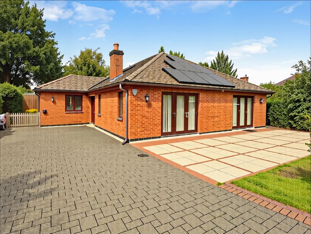 Property photo 1 of 12 Coventry Road, Burbage