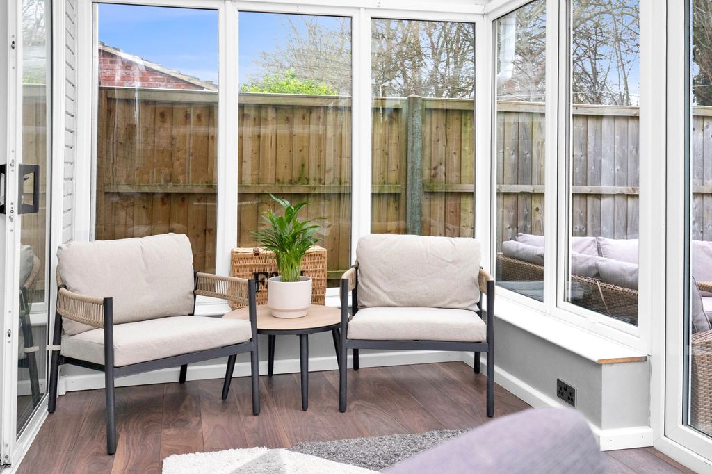 Property photo 3 of 30 Conservatory