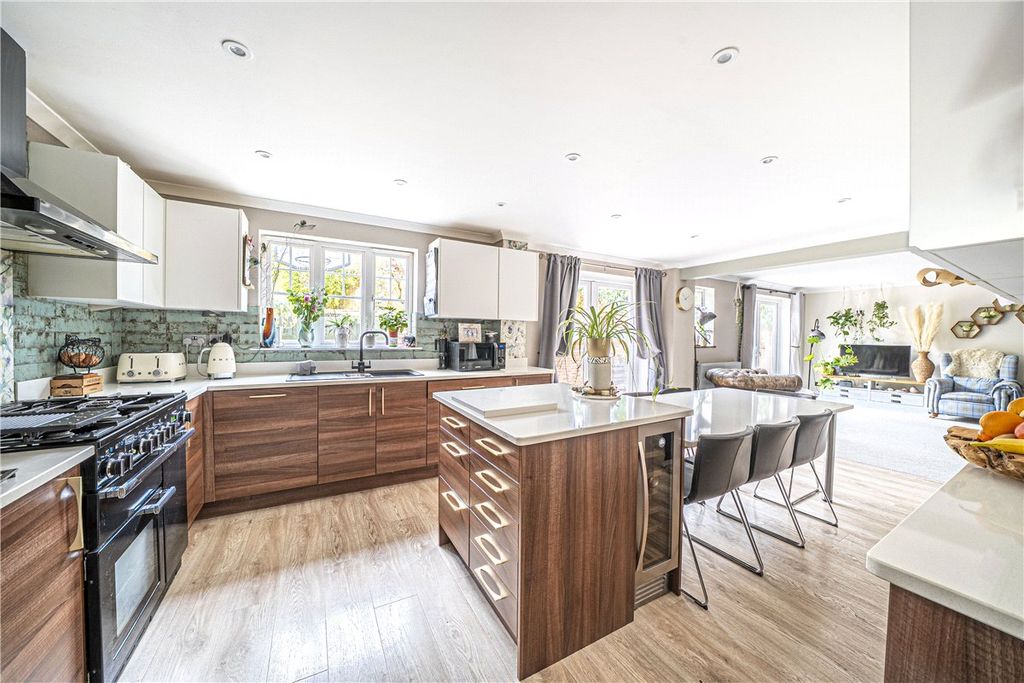 Property photo 3 of 14 Kitchen