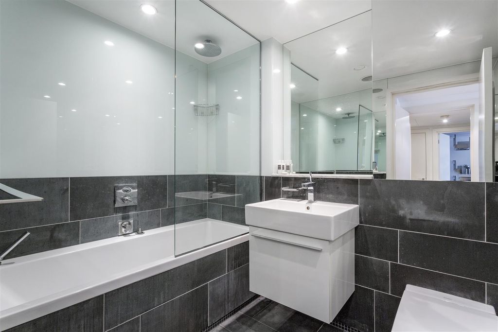 Property photo 3 of 13 Bathroom