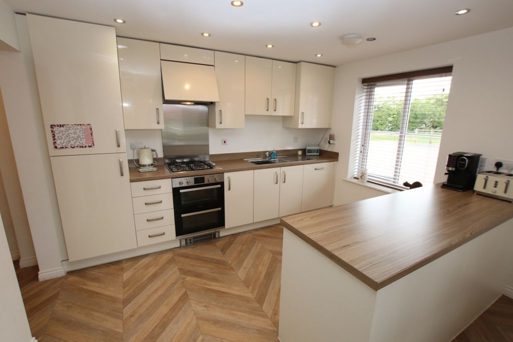 Property photo 3 of 18 Main Kitchen Area