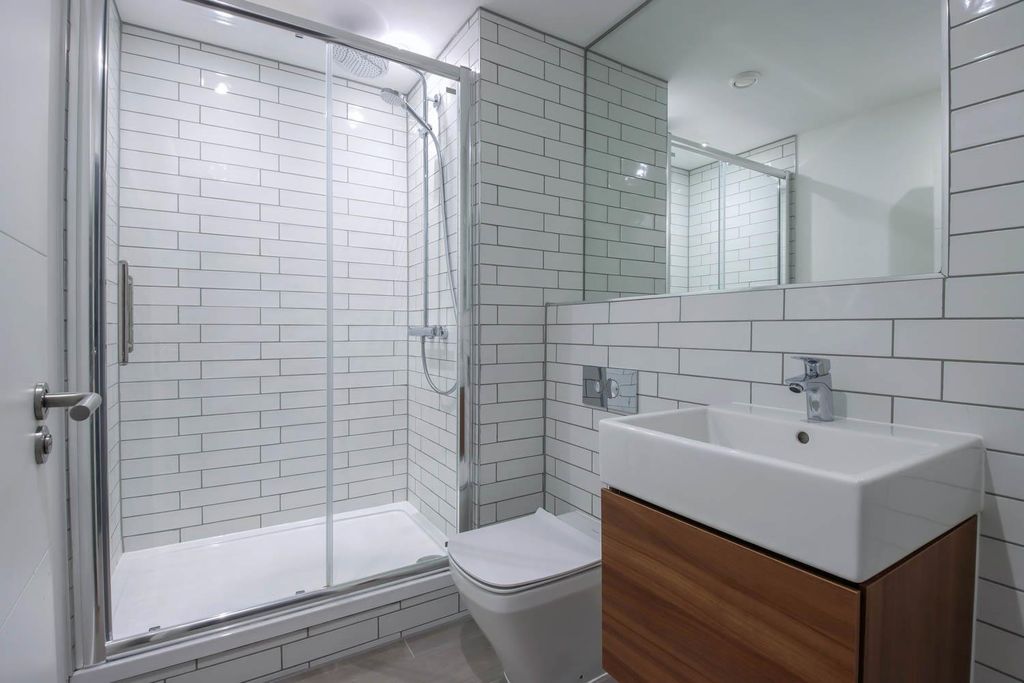 Property photo 3 of 10 Bathroom