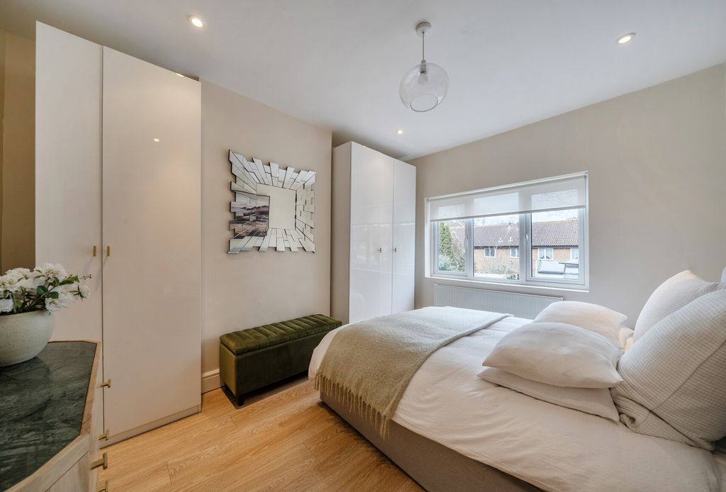 Property photo 2 of 17 1411281-1-6998591...