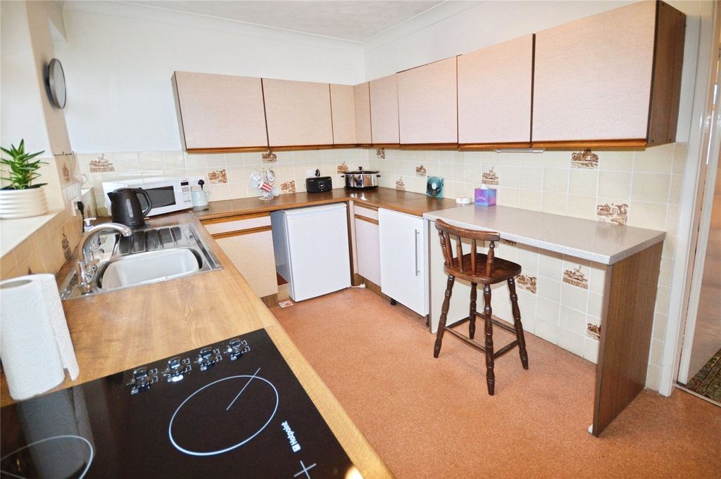 Property photo 2 of 14 Kitchen