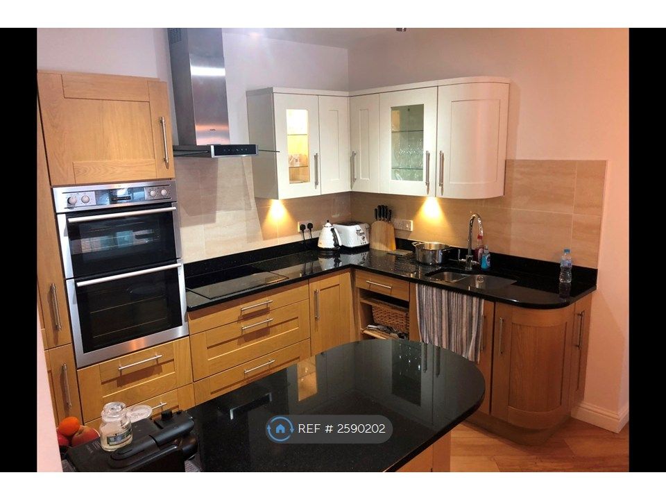 Property photo 3 of 17 Kitchen