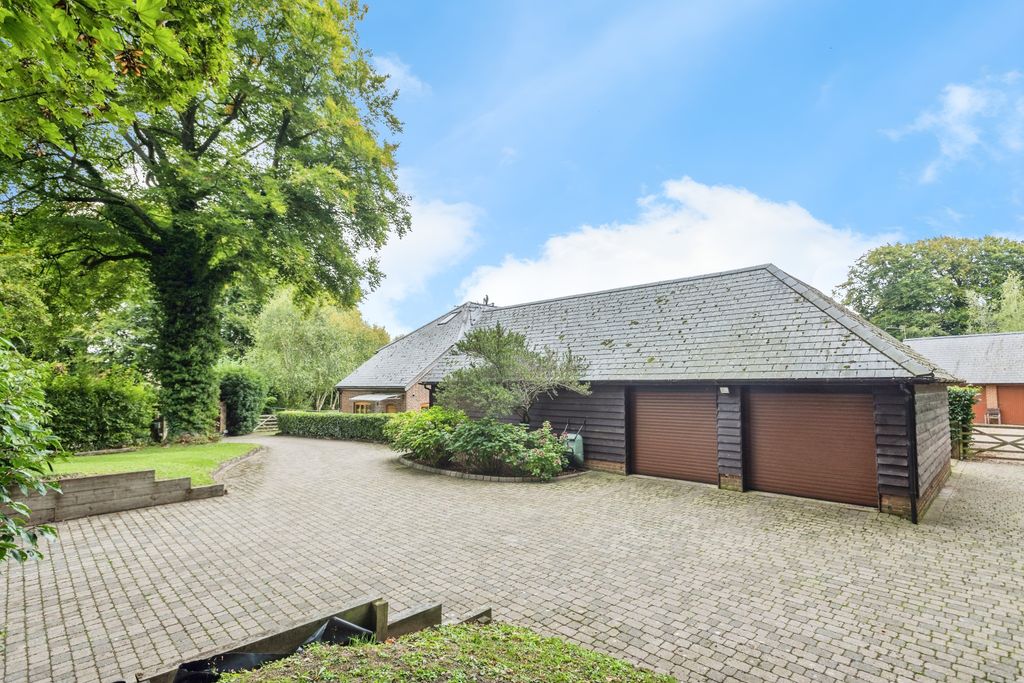 Property photo 2 of 37 Double Garage