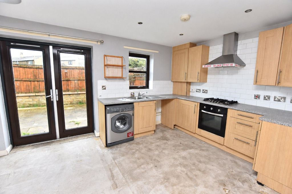 Property photo 3 of 6 Dining Kitchen