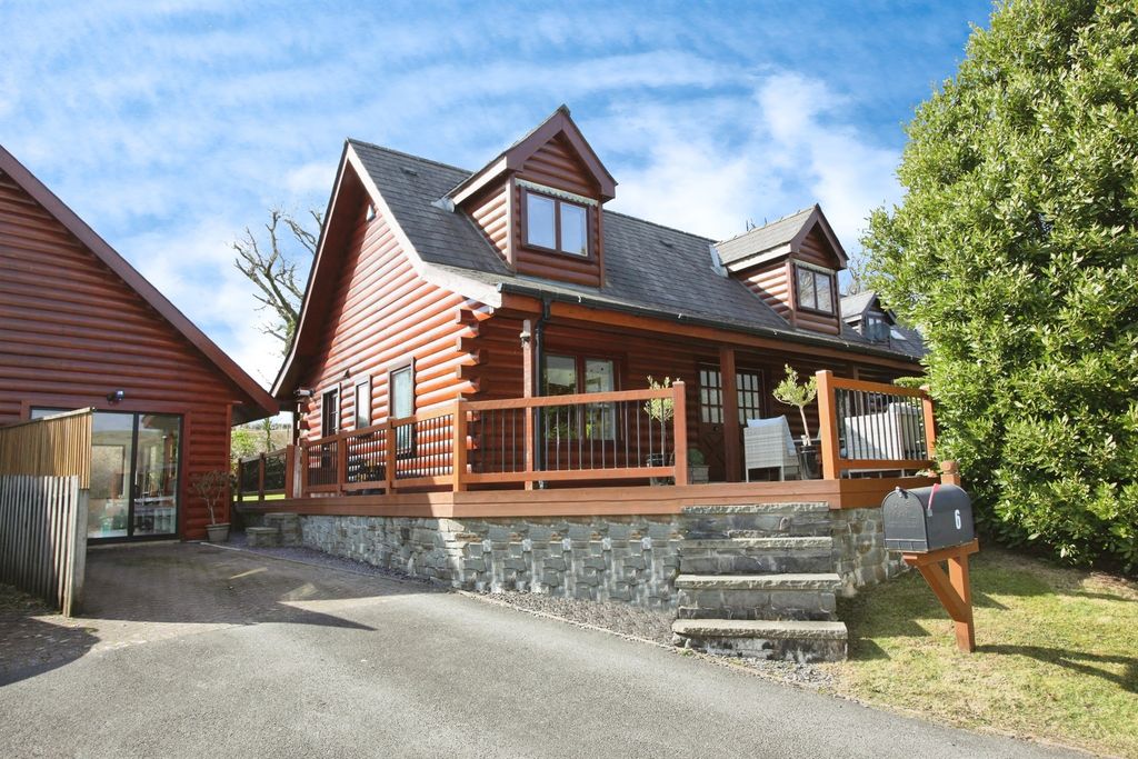 Property photo 2 of 33