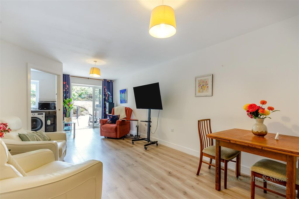 Property photo 2 of 30 8699957-Interior08.Jpg