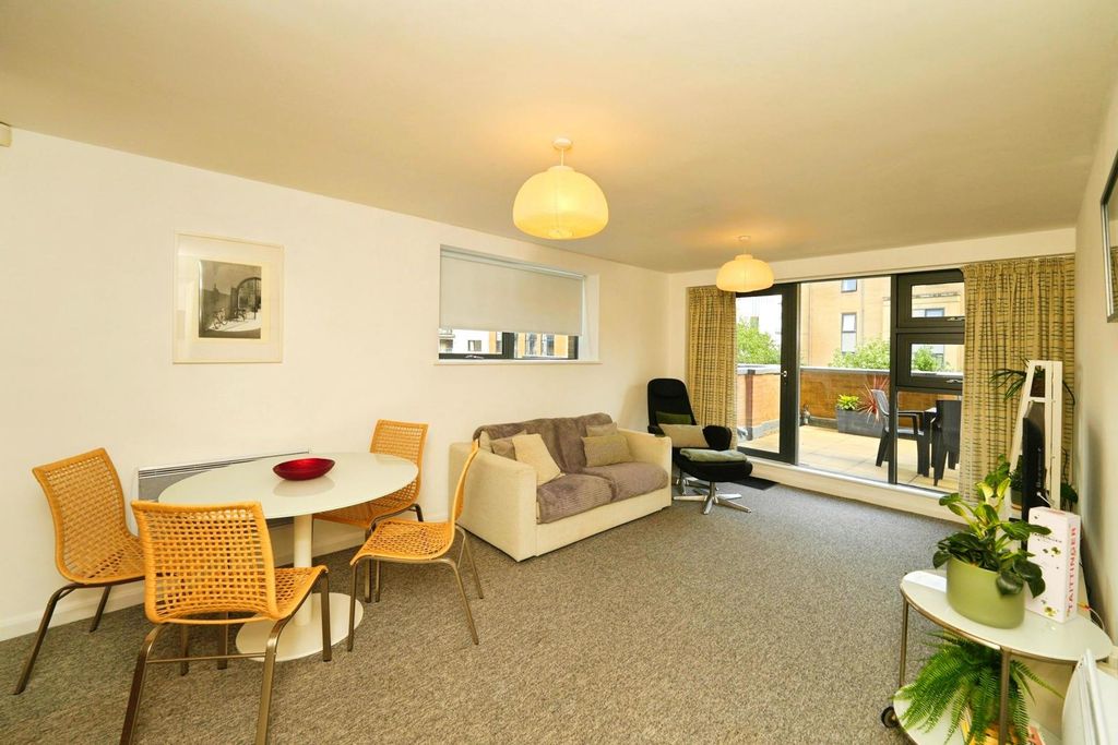 Property photo 2 of 11 Pbox-Img.Jpg