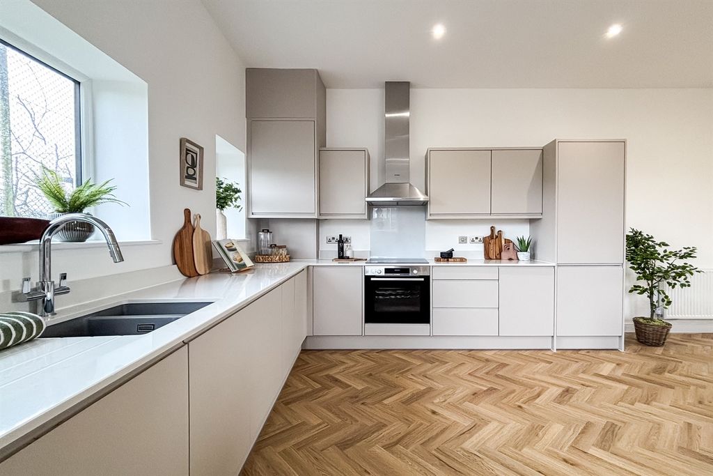 Property photo 2 of 8 Kitchen