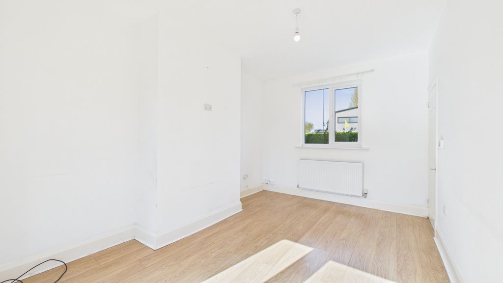 Property photo 3 of 11 5068673