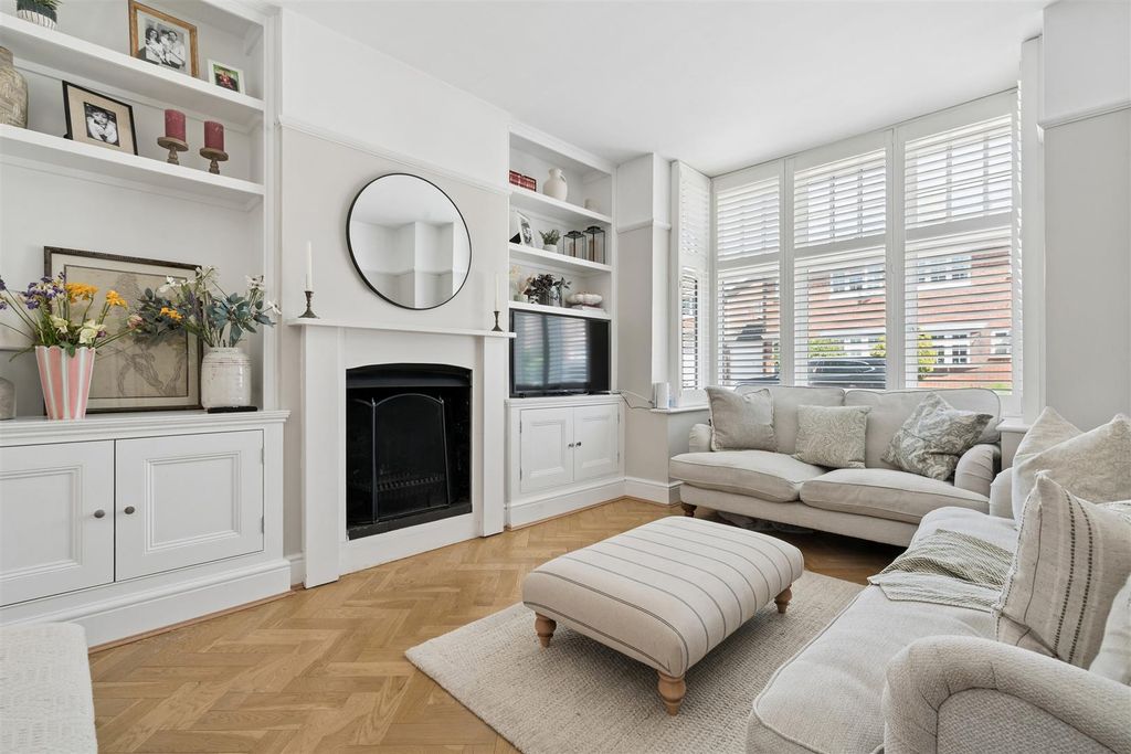 Property photo 2 of 17 Maple Road, Ashtead, Kt21 Reception 1.Jpg