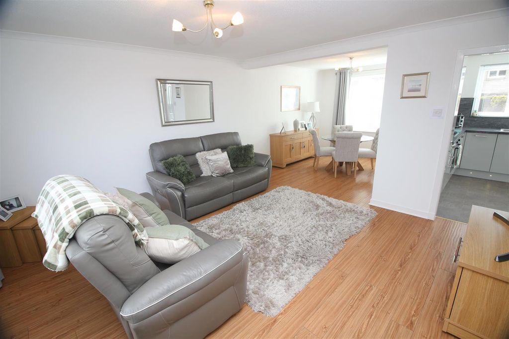 Property photo 2 of 25