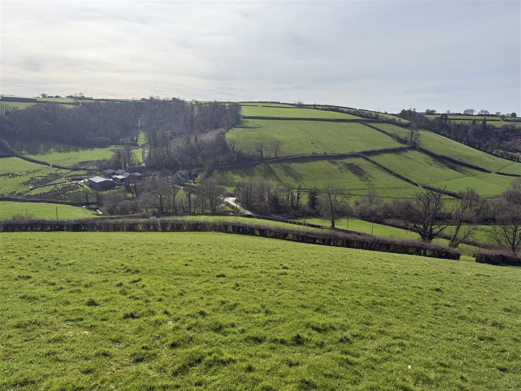 Property photo 2 of 11 Location