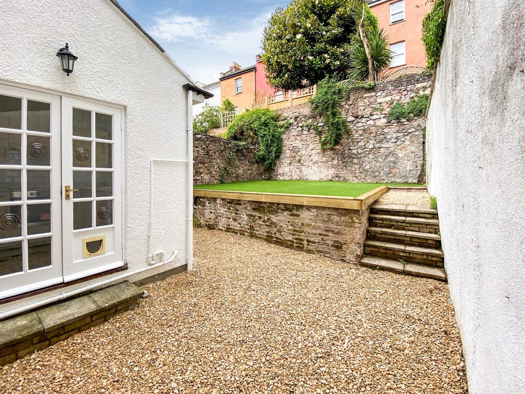 Property photo 3 of 6 Garden