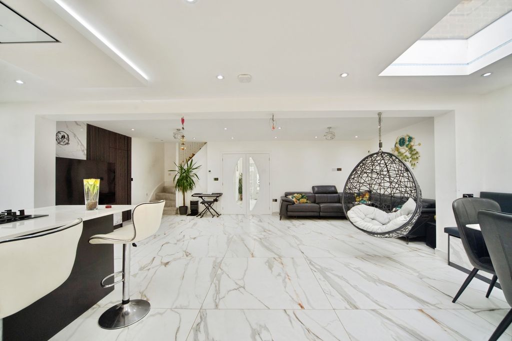 Property photo 3 of 17 Reception Room