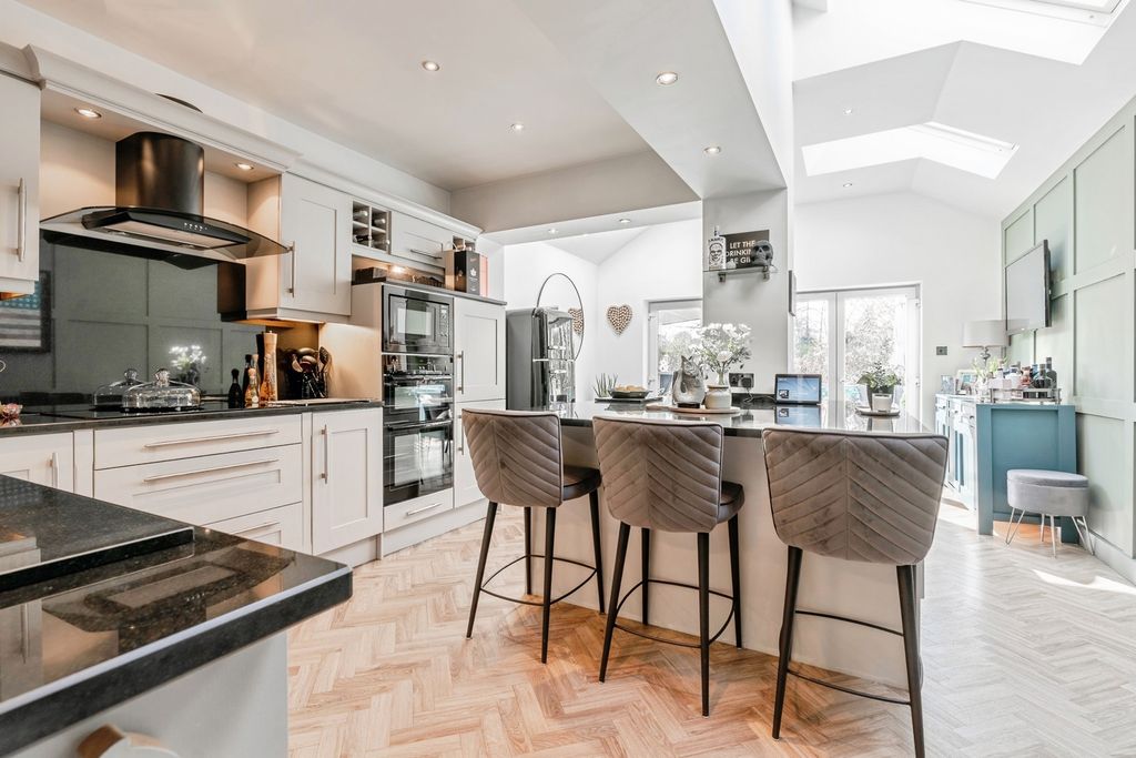 Property photo 1 of 40 Pbox-Img.Jpg
