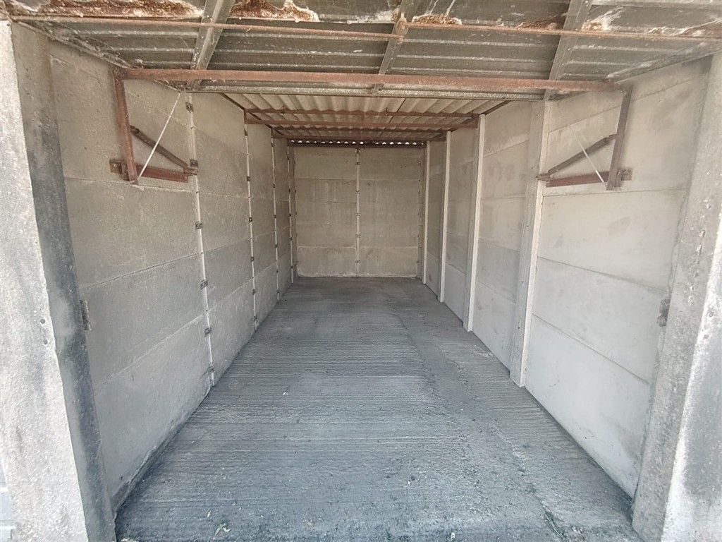 Property photo 3 of 4 Garage