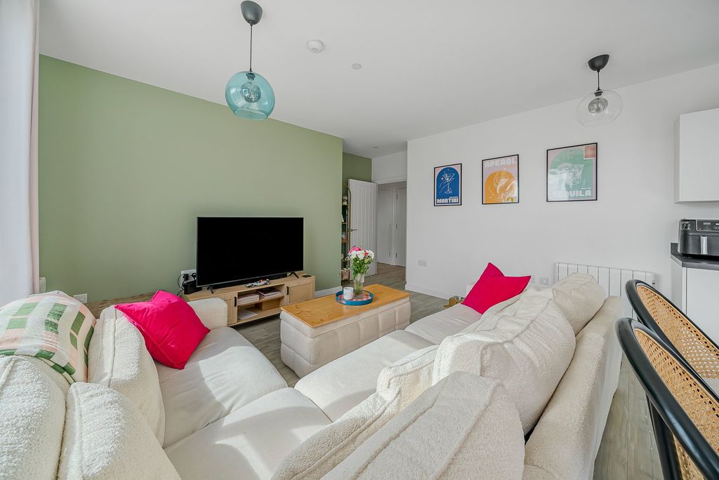 Property photo 2 of 22