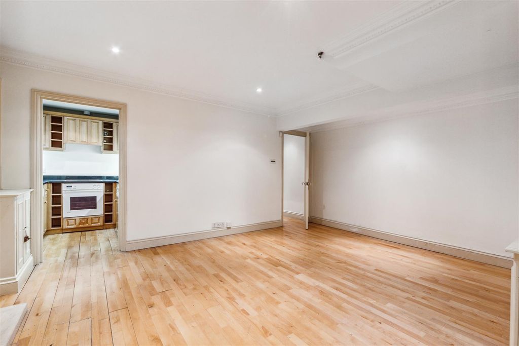 Property photo 3 of 13 5.Jpg