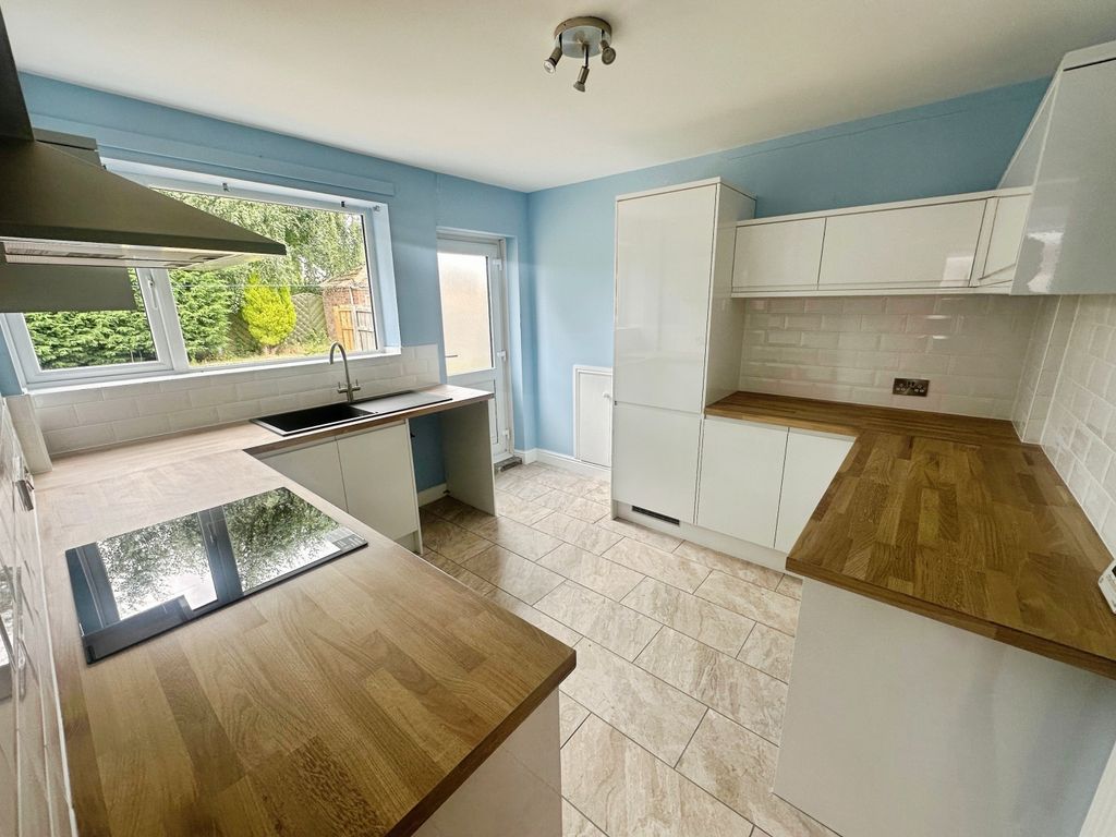 Property photo 3 of 14 Kitchen