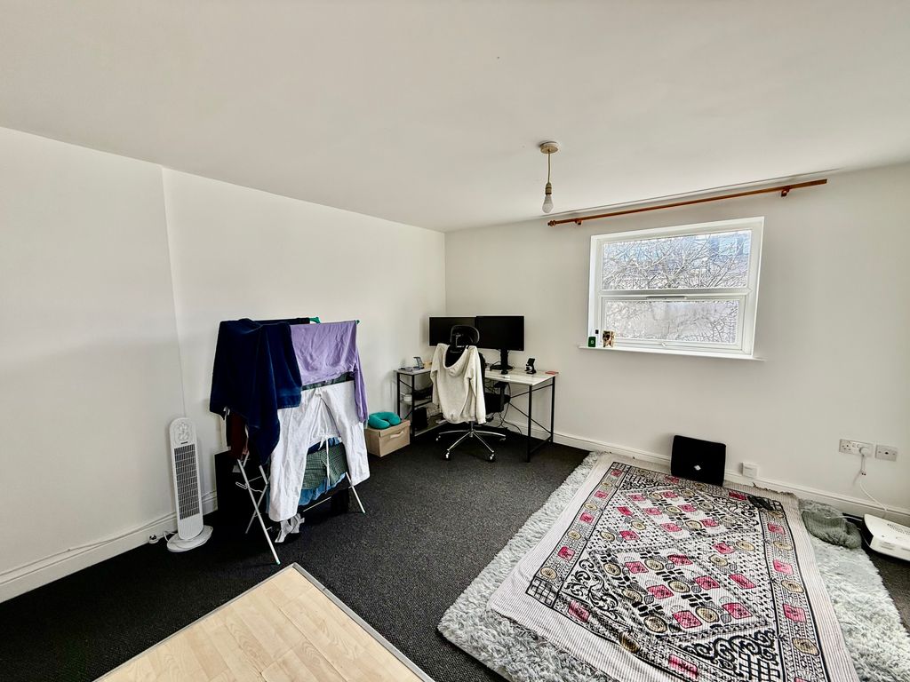 Property photo 3 of 6 Image