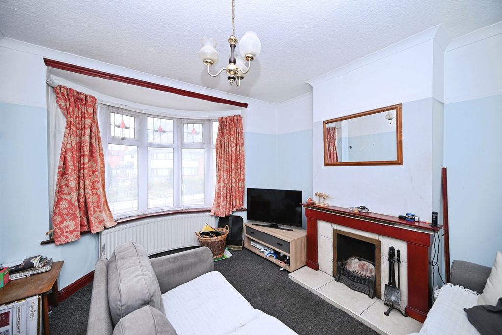 Property photo 3 of 21