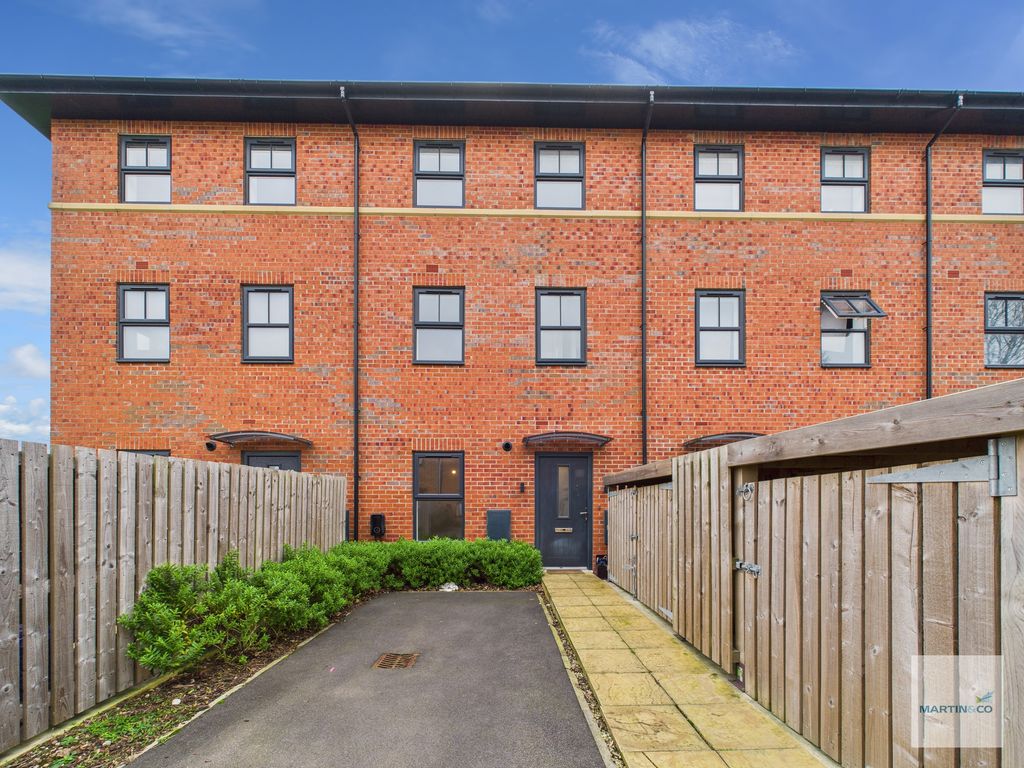 Property photo 1 of 11 Cam03394G0-Pr0422-Still013