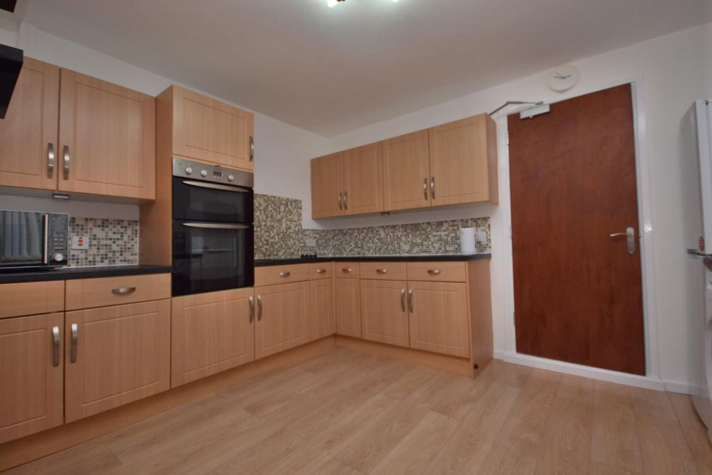 Property photo 2 of 12 Kitchen