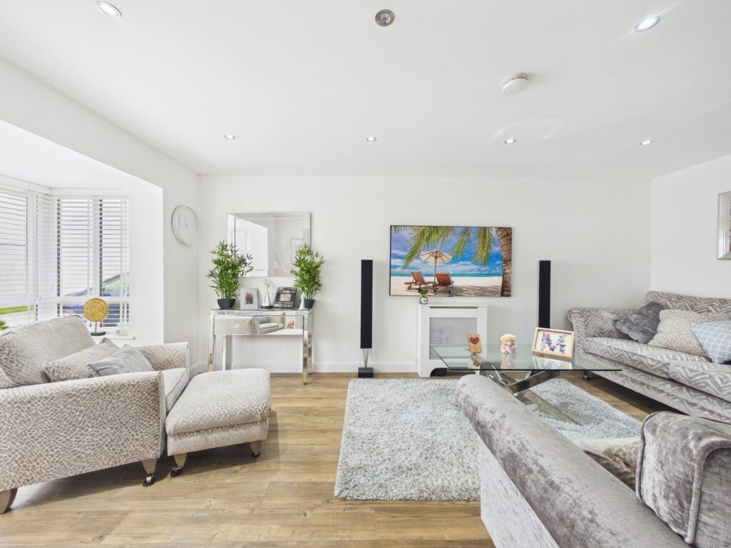 Property photo 2 of 25