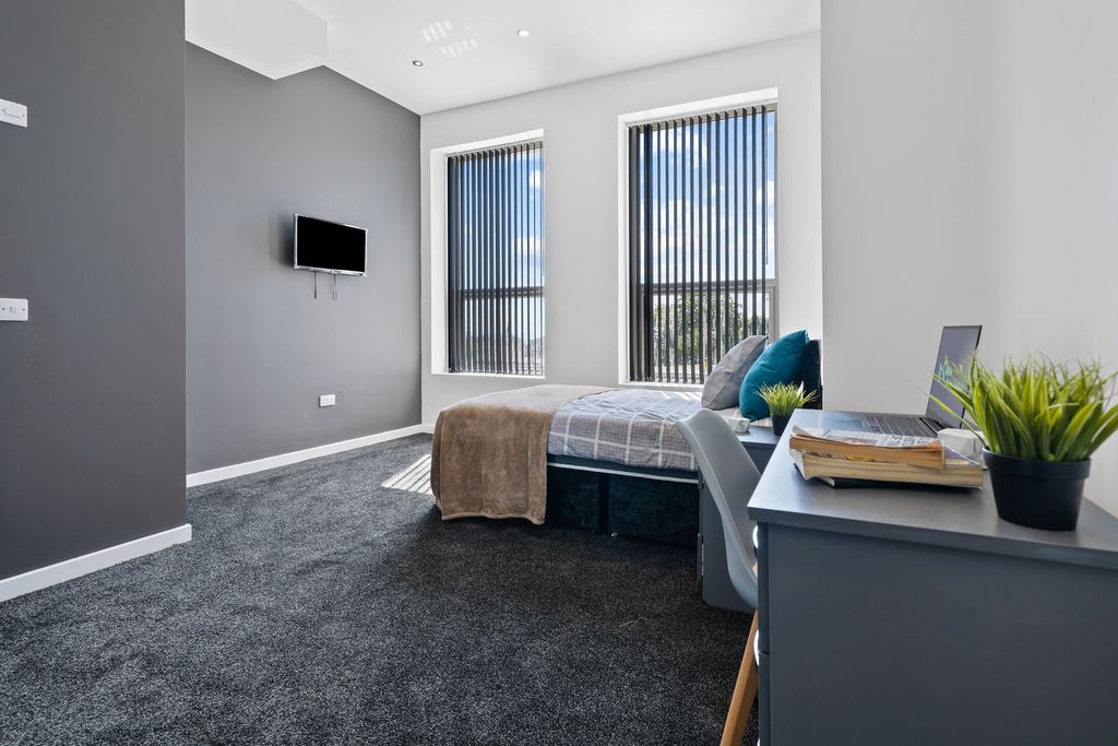 Property photo 2 of 11