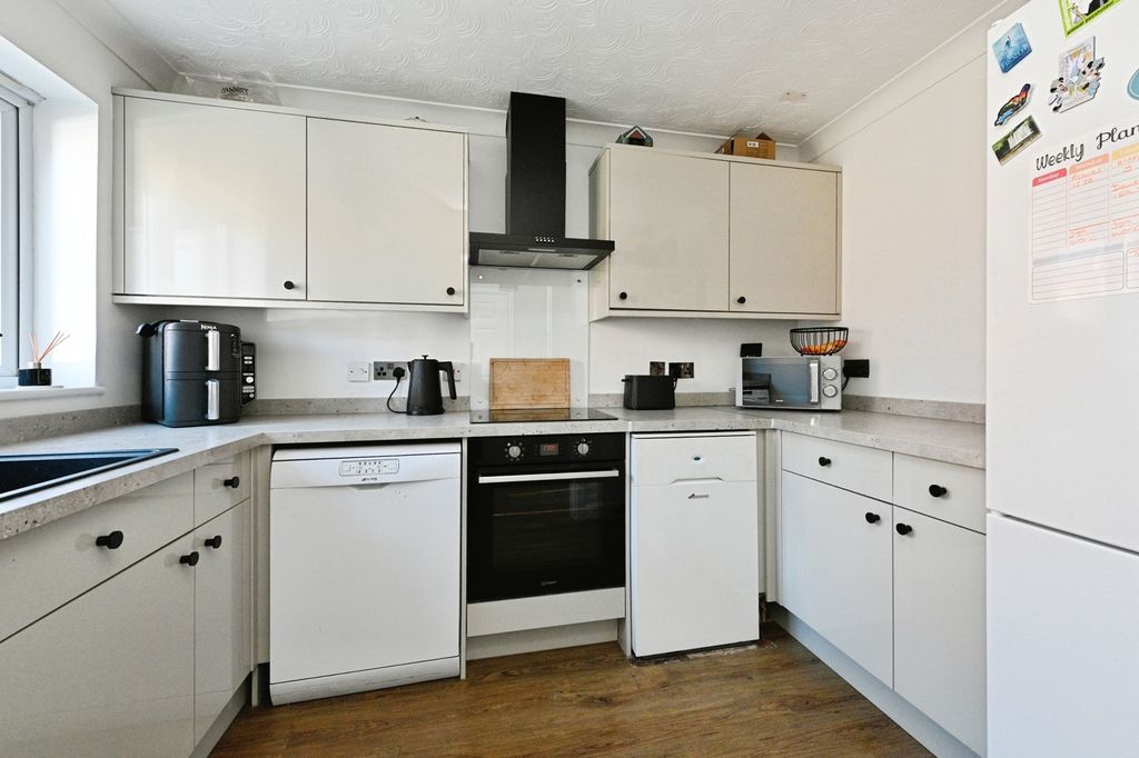 Property photo 3 of 17 Photo