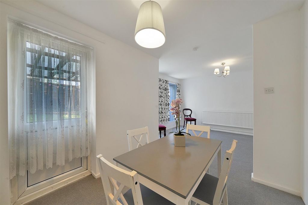Property photo 3 of 15 12 Rowan Close - 5Ybfsbv99Xmcq7Cddjzf.Jpg